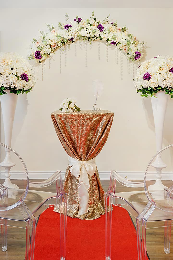 Civil marriage Montreal celebrated under our magnificent wedding arch, wedding-marriage-ceremonie-room-montreal-1.jpg